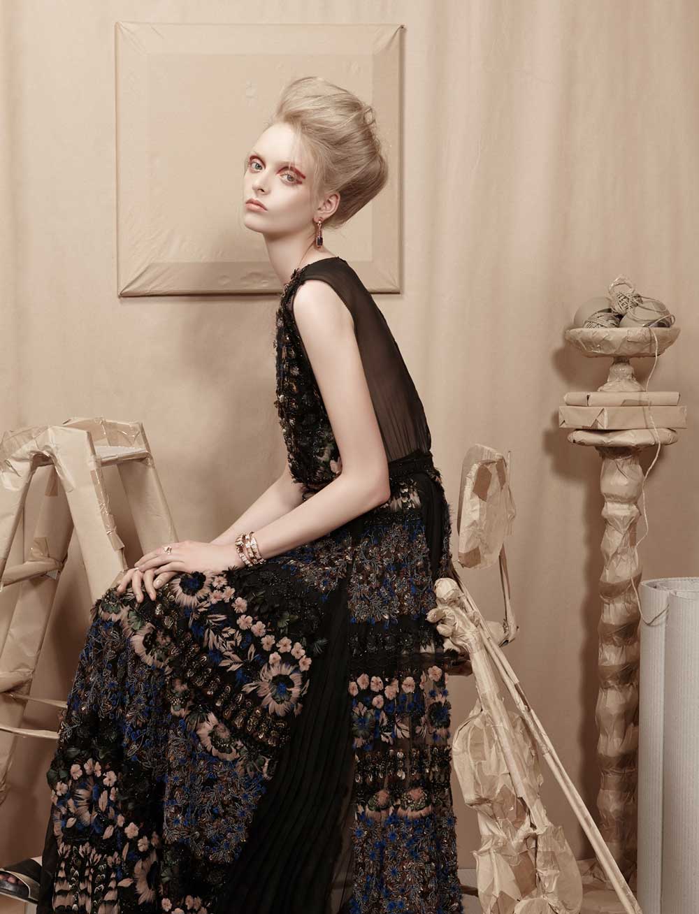L'Officiel Ukraine editoriale di moda, Leaving Home  