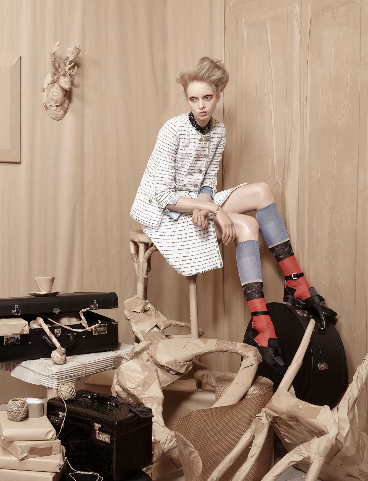 L'Officiel Ukraine editoriale di moda, Leaving Home  