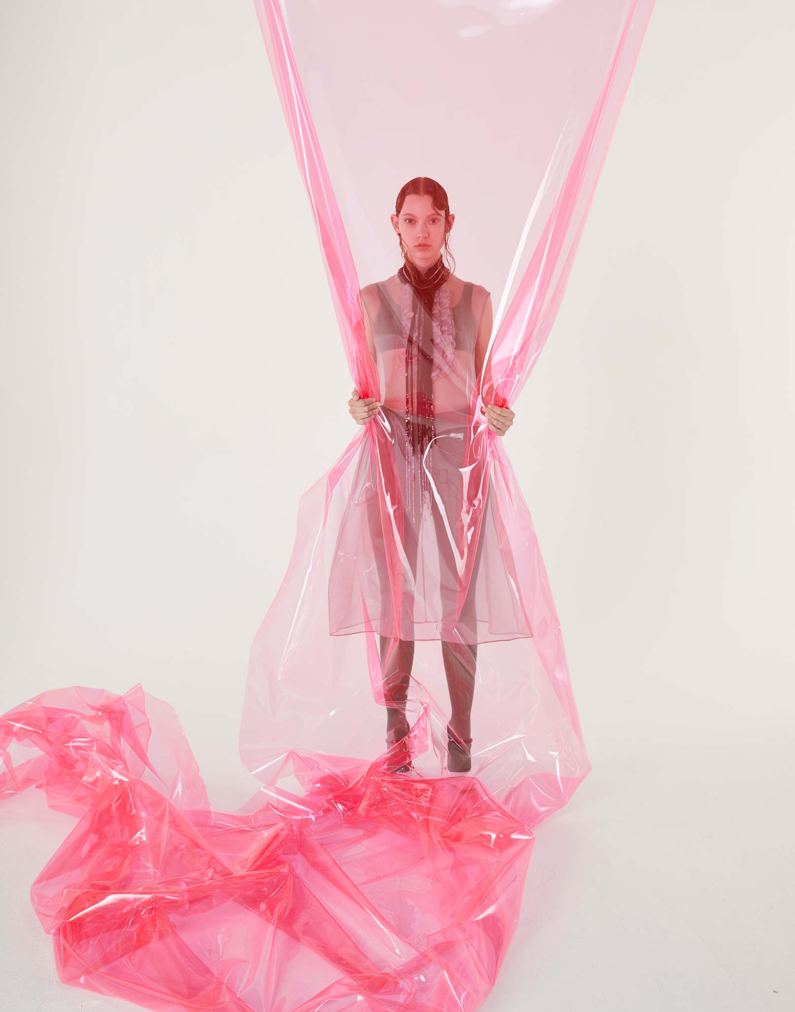 L'Officiel Austria La Vie en Plastique editoriale di moda
