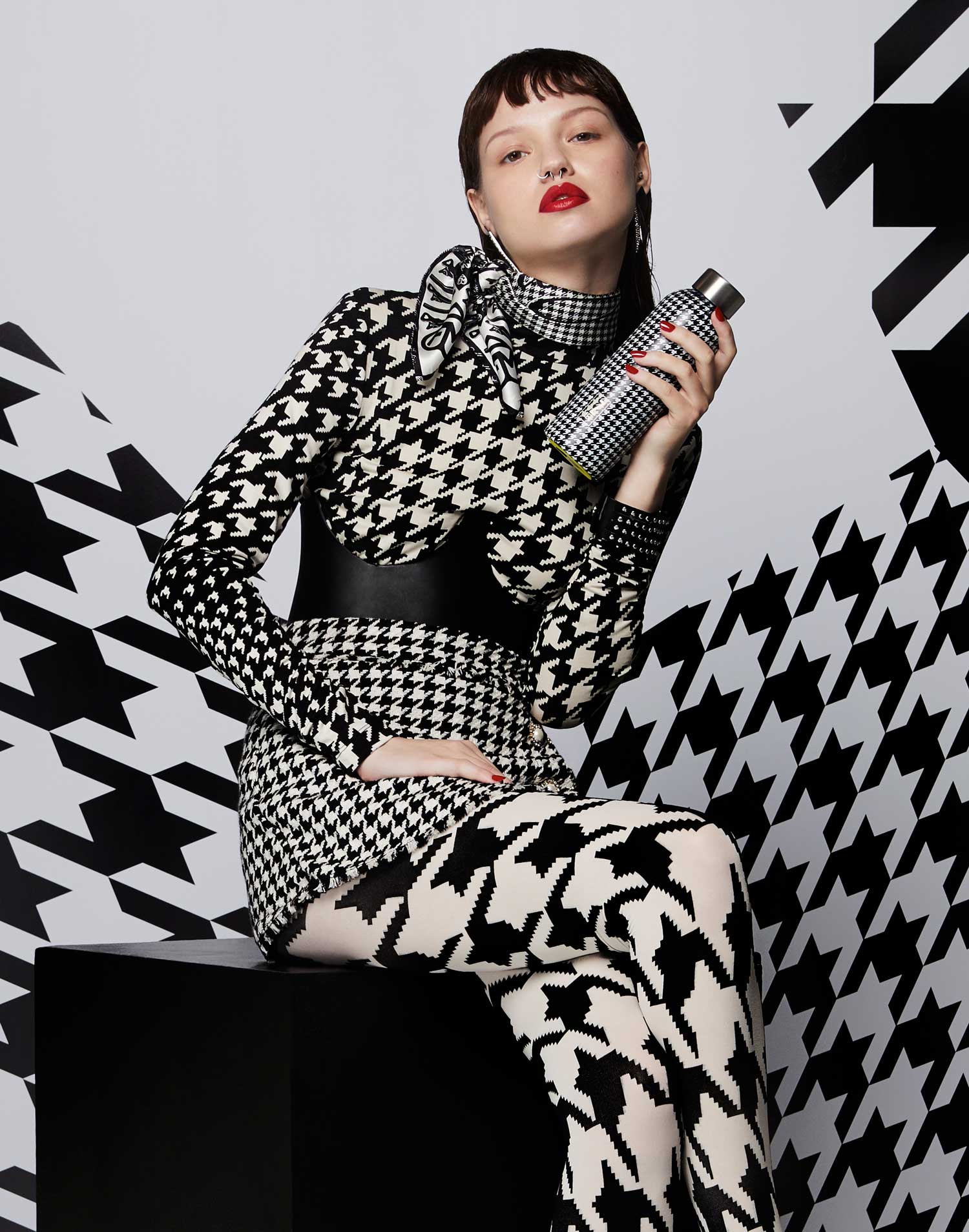 La borraccia IZMEE diventa accessorio moda a WHITE MILANO